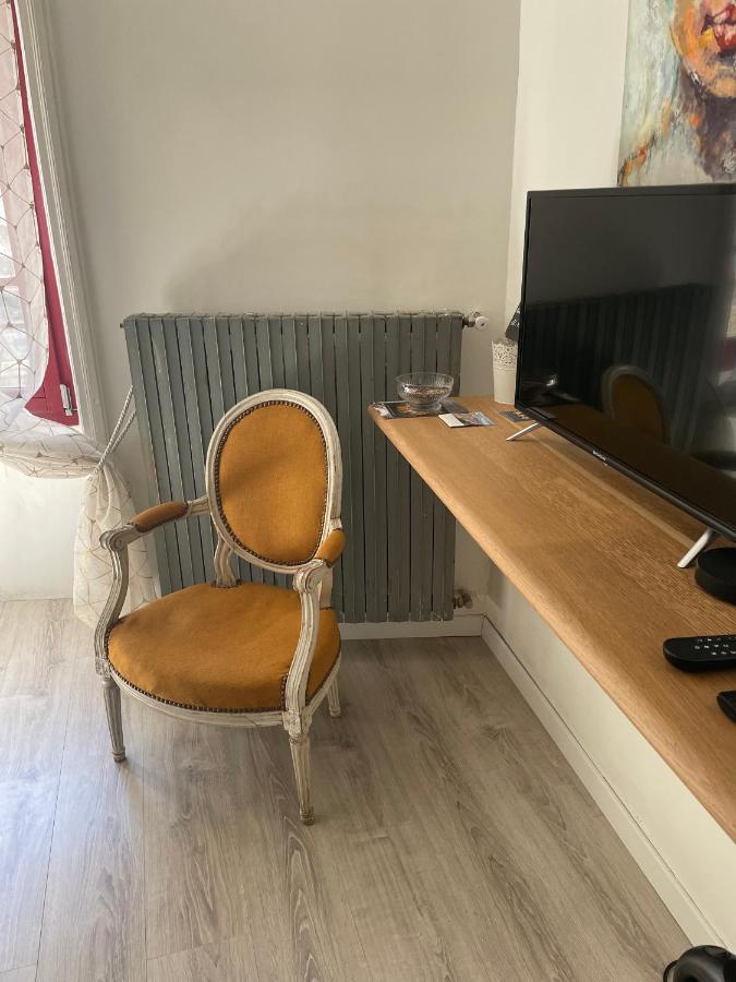 La Mascotte Bed & Breakfast Largentiere Bagian luar foto